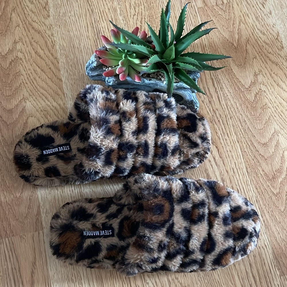 New without tag, Steve Madden Slippers. - Picture 2 of 4